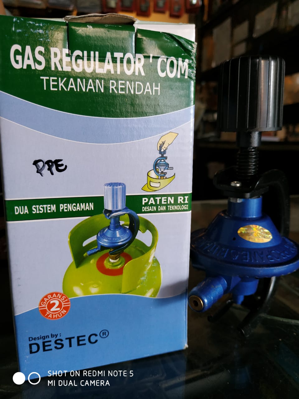Gas Regulator ' Com
